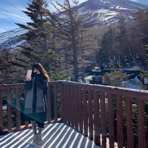 小雪握住老杨的又粗又大
